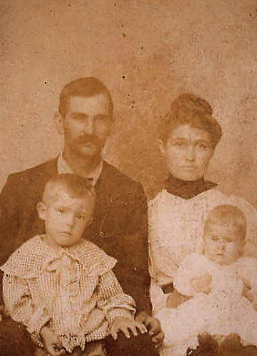 Riley Avery, Ella & Family